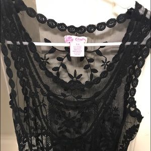 Lace top. Black/ sleeveless. Xs